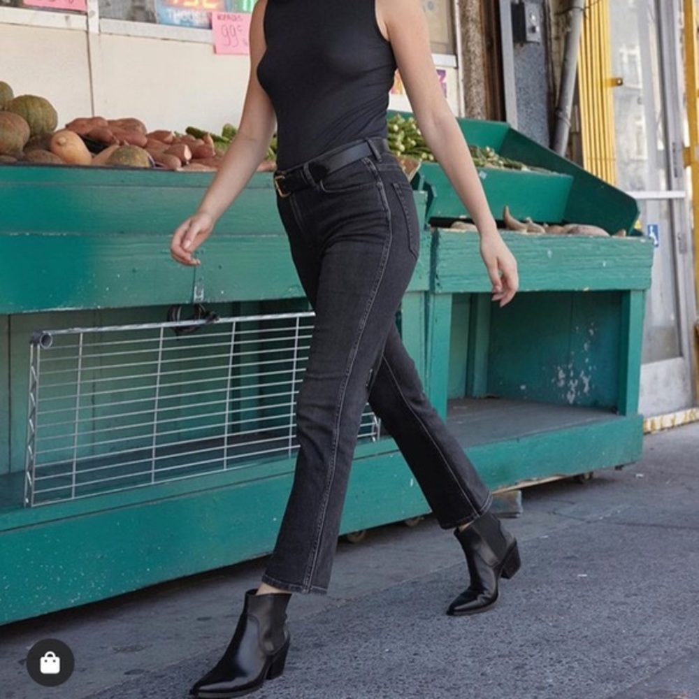 Everlane The Cheeky Bootcut Jean in Washed Black, size 27 Crop
